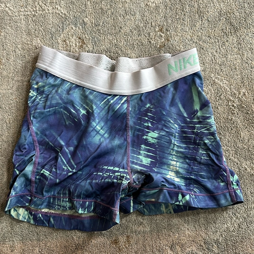 nike size small spandex